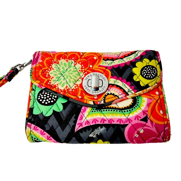 Vera Bradley Handbags - Vera Bradley Ziggy Zinnia Wristlet Wallet